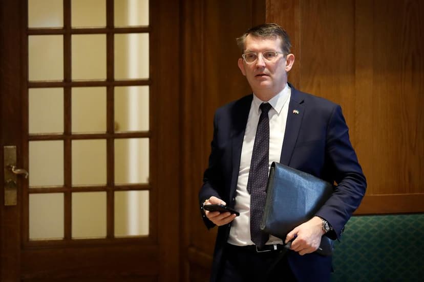 Danish Political Commentary on Troels Lund