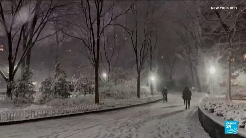 Powerful Blizzard Hits US East Coast, Cancelling Thousands of Flights