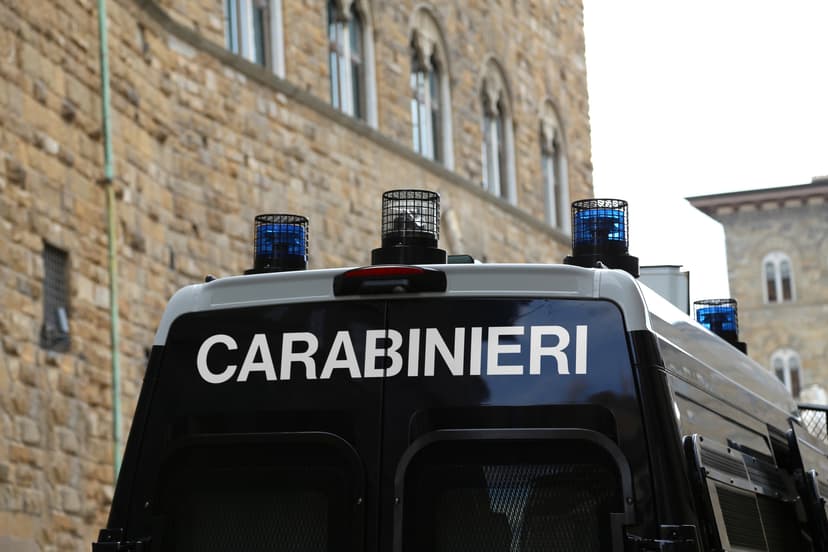 21 Police Officers Among 44 Investigated for €300,000 Theft from Rome Store