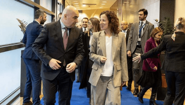 European Commissioner Roxana Mînzatu Discusses Social Projects in Romania