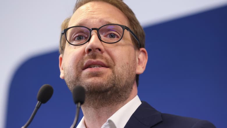 Dominic Fritz Criticizes Government's 'Execrable Communication' on Local Taxes