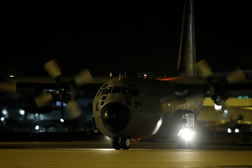 Misterioase avioane militare americane, pe aeroportul Levski. Autoritățile bulgare neagă legătura cu Iranul, presa nu e convinsă