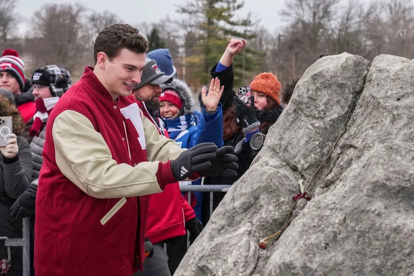 Fernando Mendoza does nothing at NFL Scouting Combine and gets the loudest reception