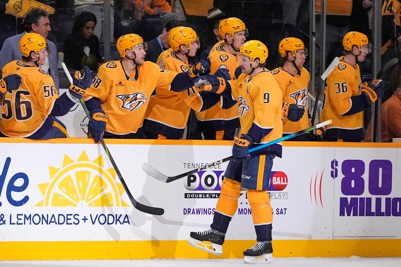 O'Reilly scores late and Predators use 3 goals in the 3rd period to beat the Blackhawks 4-2