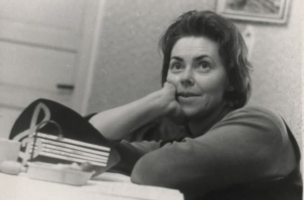 Komponistes Elgas Igenbergas omulīgās nedēļas nogales un viņas pianīna detektīvs