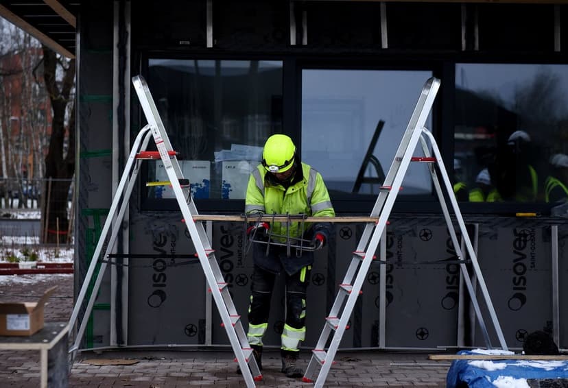 Latvian Saeima Committee Supports Lower Overtime Pay