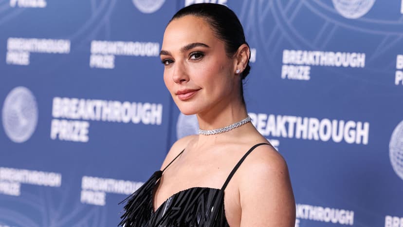 Gal Gadot's New Amazon Thriller Extends A 5-Year Streak After Zack Snyder's Last DC Movie