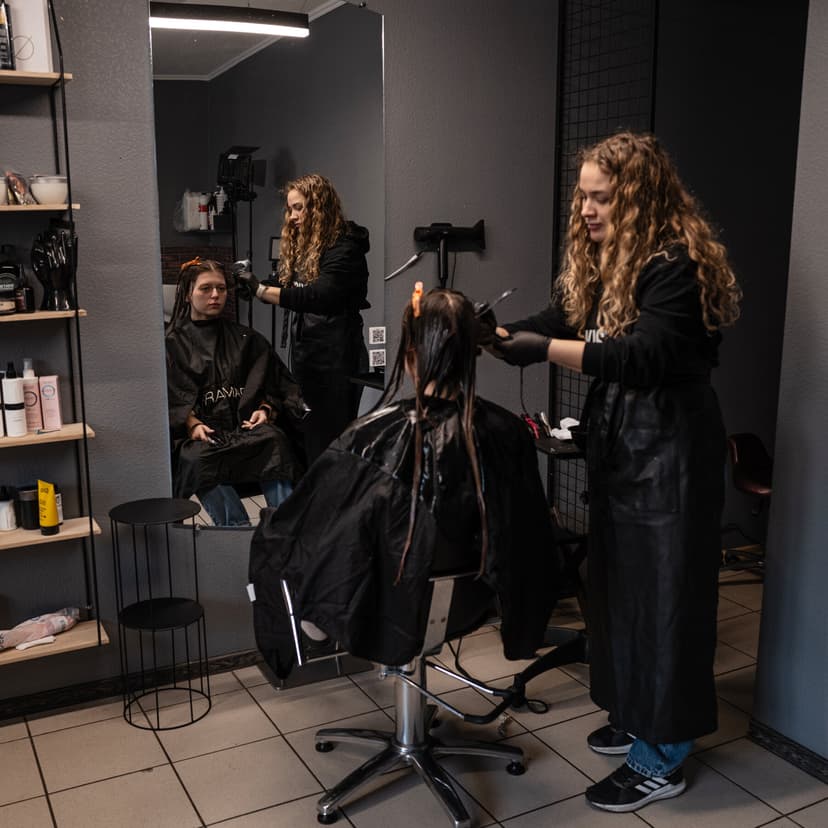 Ukrainians in Donetsk Face Agonizing Choice Amid Peace Talks