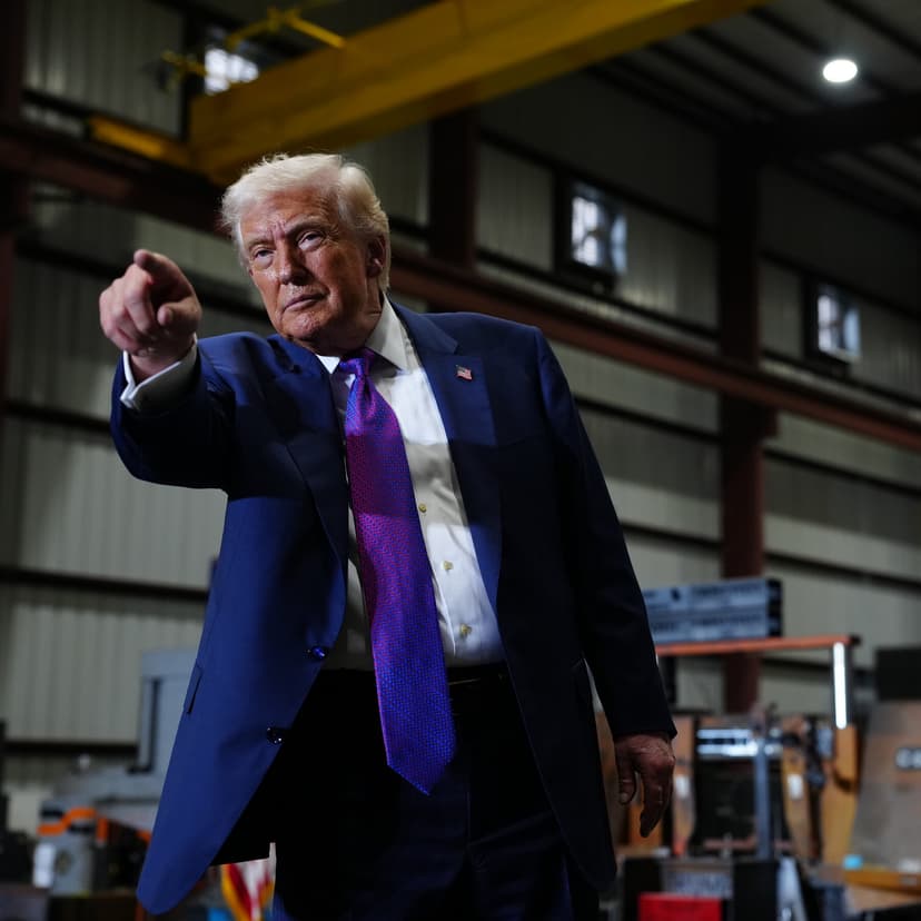 Trump Advisers Push for Economic Focus Amid Distractions