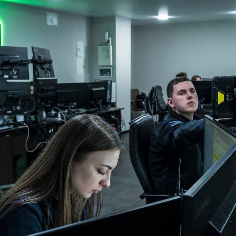 Ukrainian Specialists Manually Trigger Air-Raid Alarms