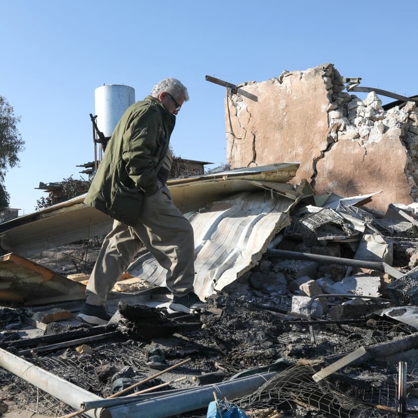 CIA Covertly Arms Iranian Kurdish Forces for Possible Iran Incursion