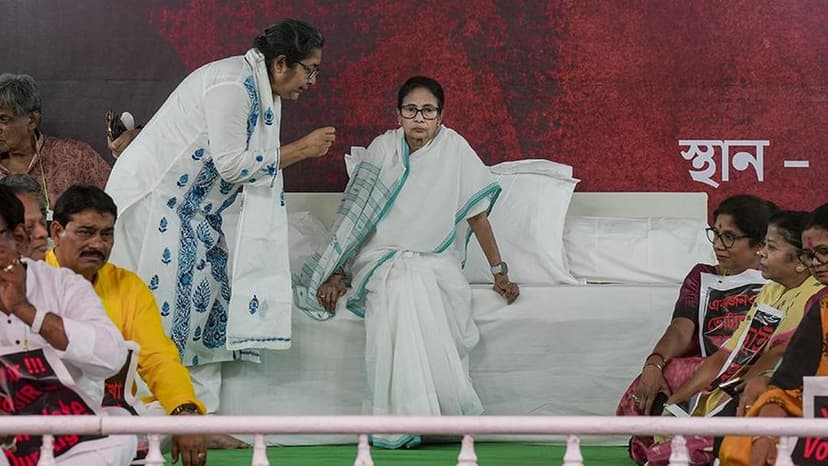 Mamata continues sit-in for second successive day over Bengal voter roll deletions