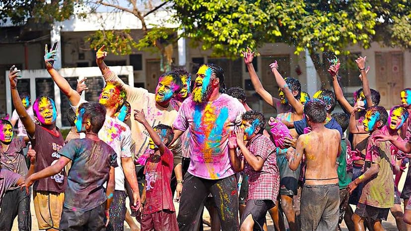 Delhi Police on high alert for Holi; 134 intersections under strict watch