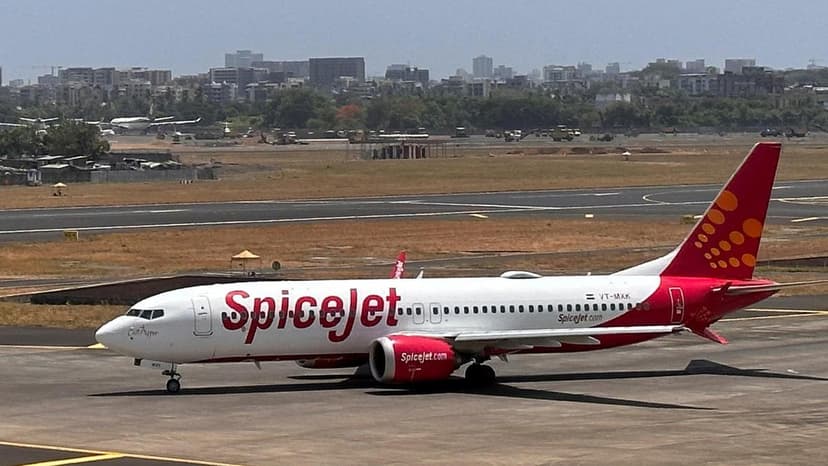 Leh-bound SpiceJet plane faces engine issue; returns to national capital