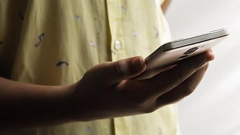 Karnataka Government Considers Mobile Phone Restrictions for Children Under 16