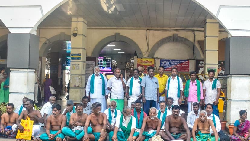 Farmers Protest at Tiruchi Junction Demanding Withdrawal of Cases