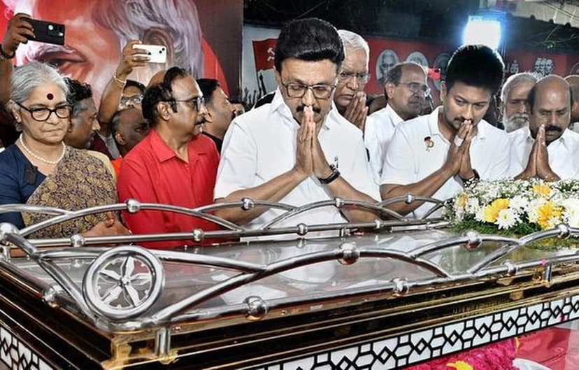 Tamil Nadu CM Stalin pays his last respects to veteran CPI leader R. Nallakannu