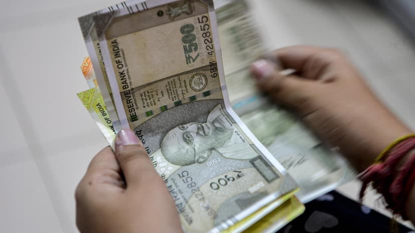 Rupee crashes 42 paise to settle at 91.50 against U.S. dollar