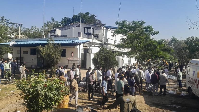 CM Fadnavis orders inquiry into Nagpur explosives factory blast