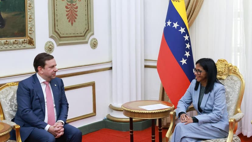 Venezuela Suspends 19 Oil and Gas Production-Sharing Contracts