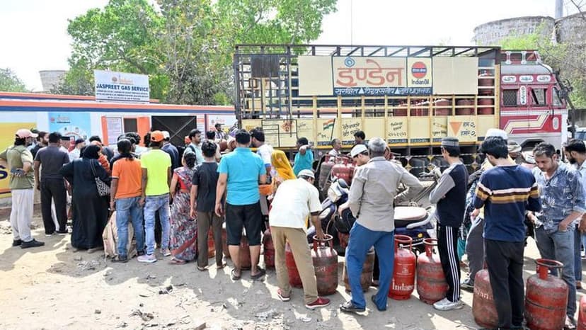 Delhi police cancel leave amid LPG supply concerns and anxiety