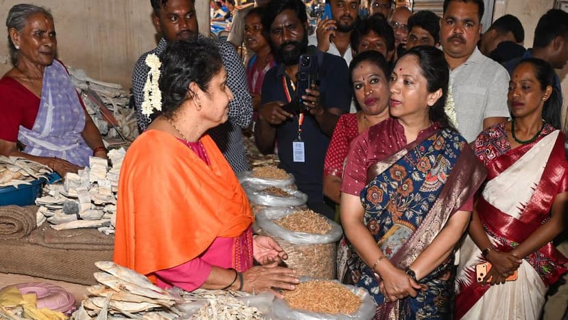 Fisherwomen Present Grievances to Karnataka Women's Commission