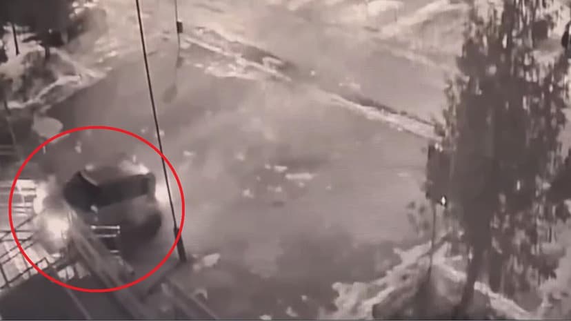 Driver crashes into police cars and flees in Suwałki