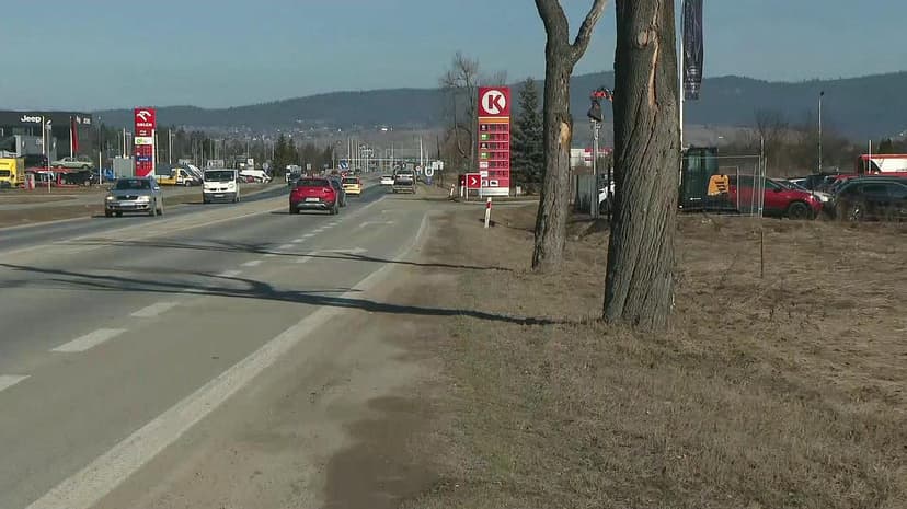 Fuel Prices in Poland Remain High, Sparking Public Outcry