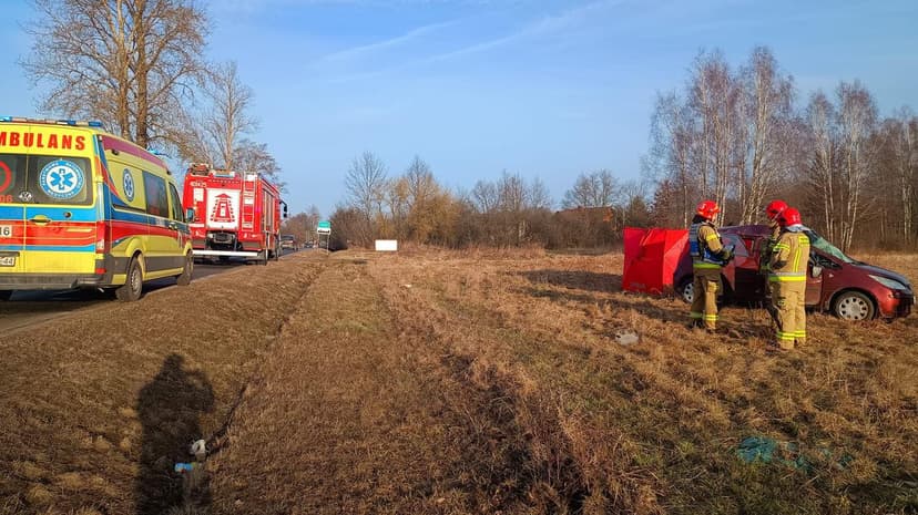 63-Year-Old Woman Dies in Car Rollover Accident in Ławy