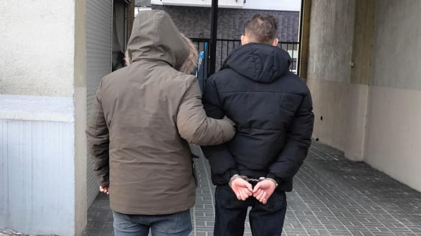 Taxi Driver Assaulted by Drunk Passengers After Helping Them Exit