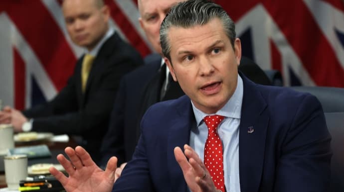 The moment the US submarine targets and sinks the Iranian frigate with a torpedo off the coast of Sri Lanka (video)