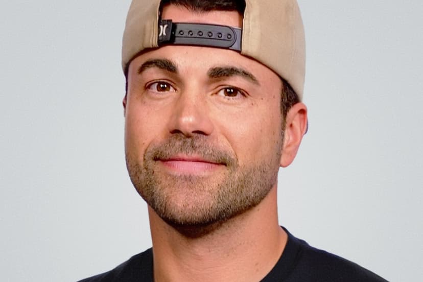 Netflix Promises ‘Creative and Explosive Science Challenges’ in New Mark Rober Series ‘Schooled!’