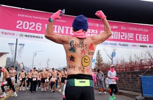 Runners Brave Subzero Temperatures at Pyeongchang 'Naked Marathon'