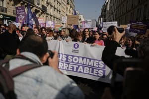 Thousands march for women's rights and against Mideast war