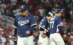 Starter gets early hook, relievers struggle in big loss in quarterfinals