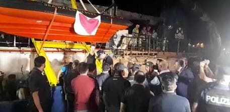 11 migrant landings in 36 hours on Lampedusa, 396 people at the hotspot