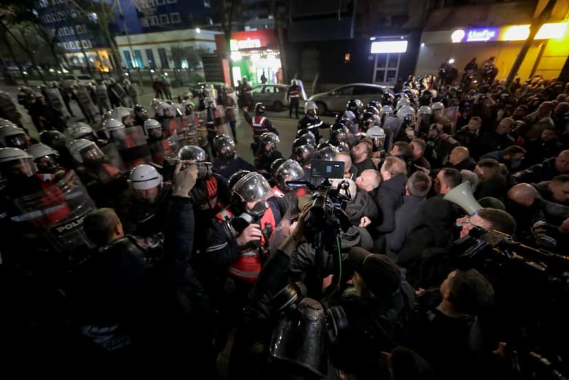 Albanian Police Arrest Four, Charge MP During Democratic Party Protest