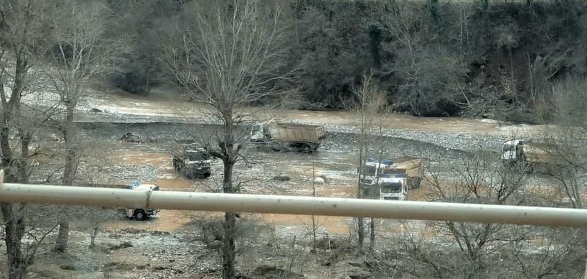 Bllokimi i rrugës Librazhd-Pogradec/ ‘Shpërdorim detyre’ e ‘shkelje të barazisë në tenderë’, Prokuroria zbarkon në Dragostunjë, në hetim lejet për inertet