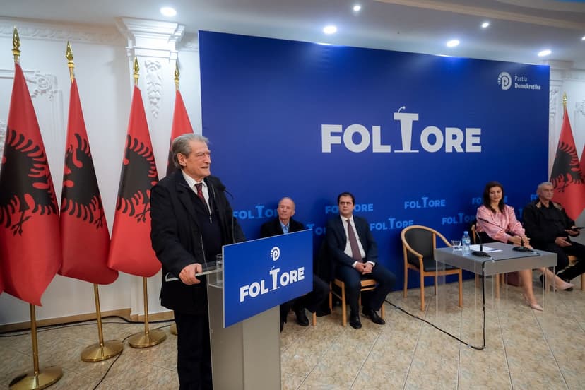 “300 apartamente, 15 markete e 3 vila në Dhërmi”/ Berisha: Rama mban vendin peng prej 3 muajsh dhe nuk i heq imunitetin Ballukut! S’mund të lejojmë të mbyllin dyert e BE