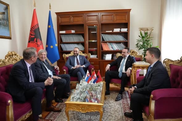 Albanian Opposition Leaders Meet Ambassadors, Allege Majority Undermining Democracy