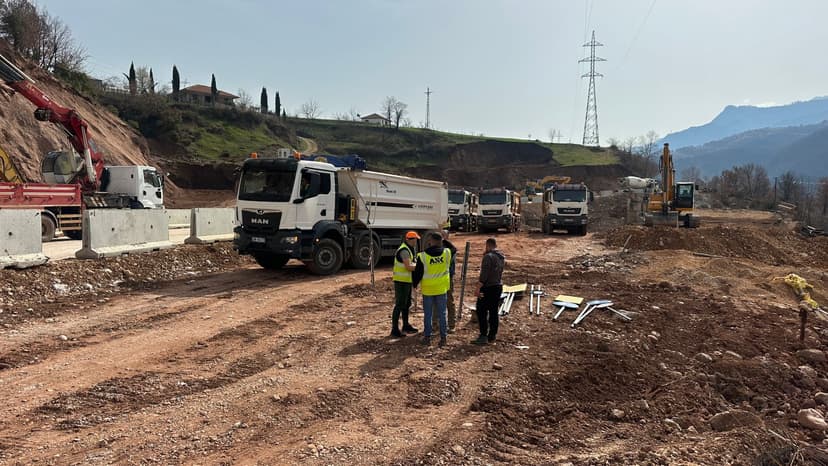 Road closure at Arrat e Gurrës causes traffic delays in Albania