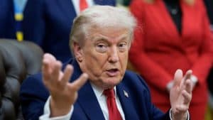 Trump Announces Global Tariff Hike to 15% Despite Supreme Court Ruling