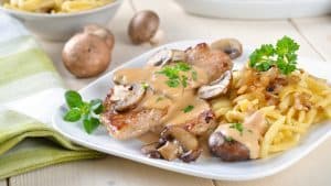 Lovačke šnicle kao iz restorana: Sočne, mekane i u savršenom sosu