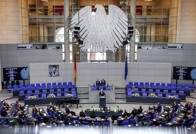 Politics Seeks Rules for Digital Space, EU Considers Social Media Ban for Minors