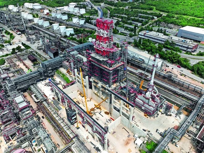 Brussels analyst on Qatar gas production suspension: Europe can do nothing, Russia is among the winners