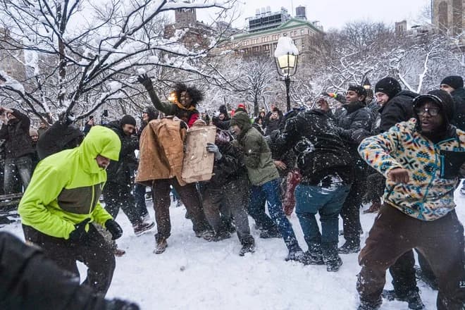 New York Mayor Mamdani in Dispute with Police Over Snowball Fight Incident