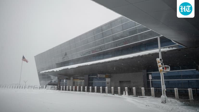 New York flights cancelled as major blizzard hits Northeast with 60 cm of snow