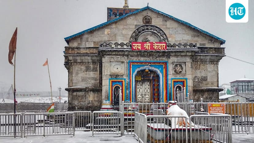 Heavy Snowfall Engulfs Badrinath Dham in Uttarakhand