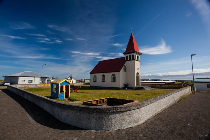Icelandic Parliament Backs Special Voting Rights for Grindavík Residents