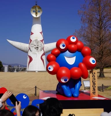 Myaku-Myaku statues relocated near 1970 expo's Tower of Sun